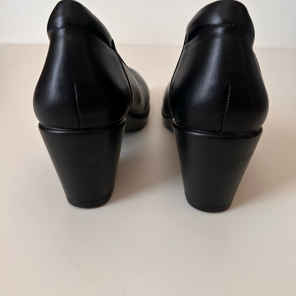 Black pumps, water resistant, anti fatigue, anti slip comfort ladies size  7 - Picture 4 of 7